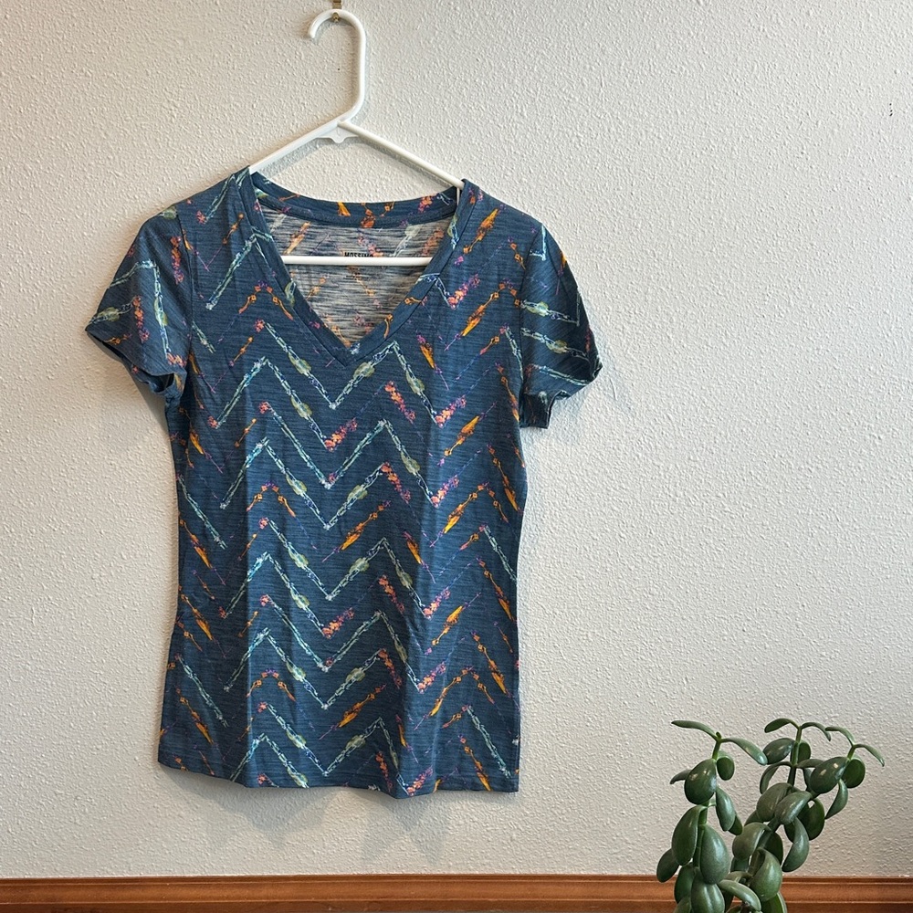 Chevron Patterned V-Neck Top